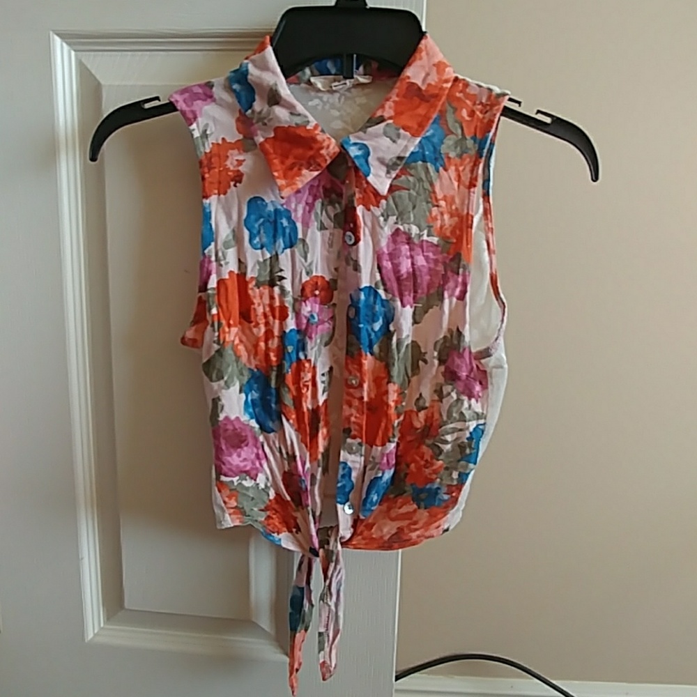 Button up Floral tank top with lace back